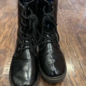 Dadawen black combat boots. Big kids.